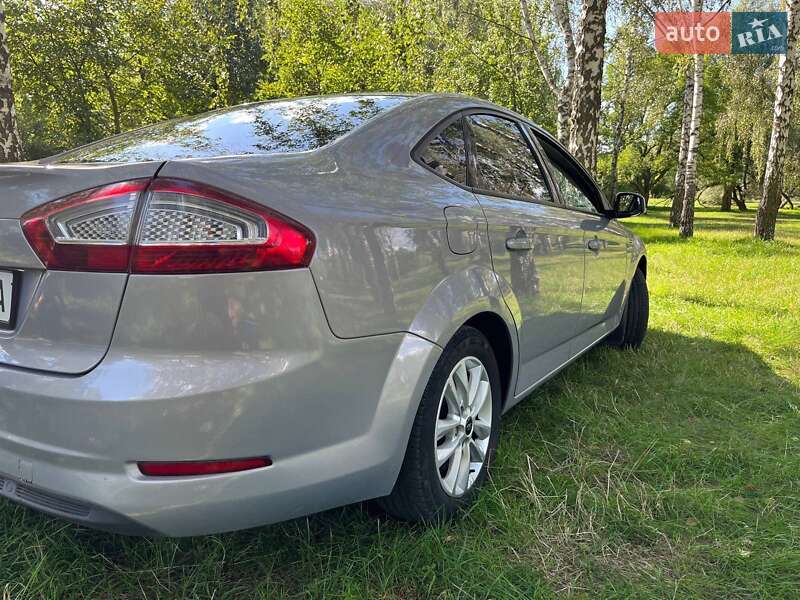 Седан Ford Mondeo 2010 в Киеве
