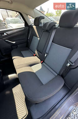Седан Ford Mondeo 2012 в 