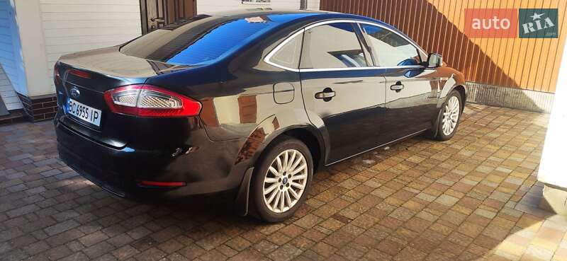 Седан Ford Mondeo 2011 в Стрию