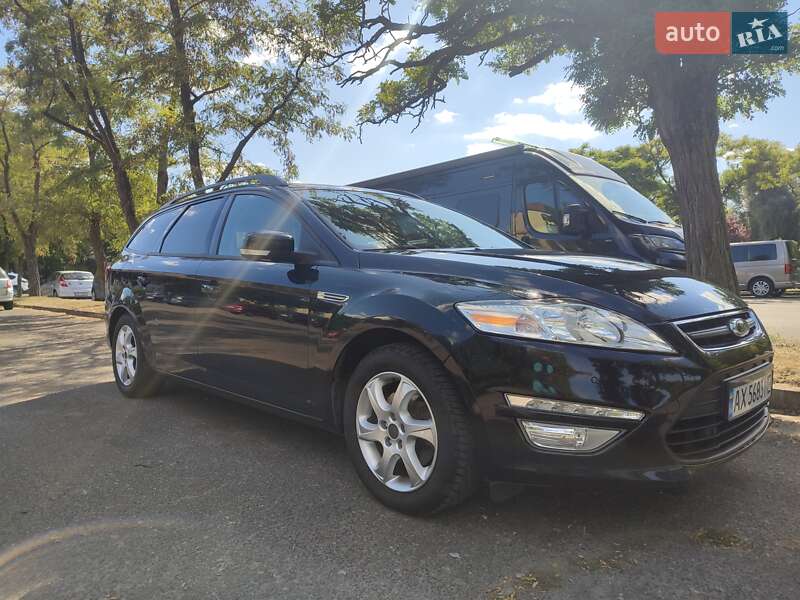 Універсал Ford Mondeo 2011 в  фото Універсал Ford Mondeo 2011 в
