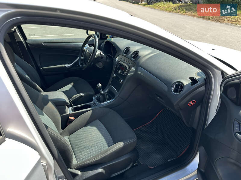 Универсал Ford Mondeo 2013 в Ужгороде