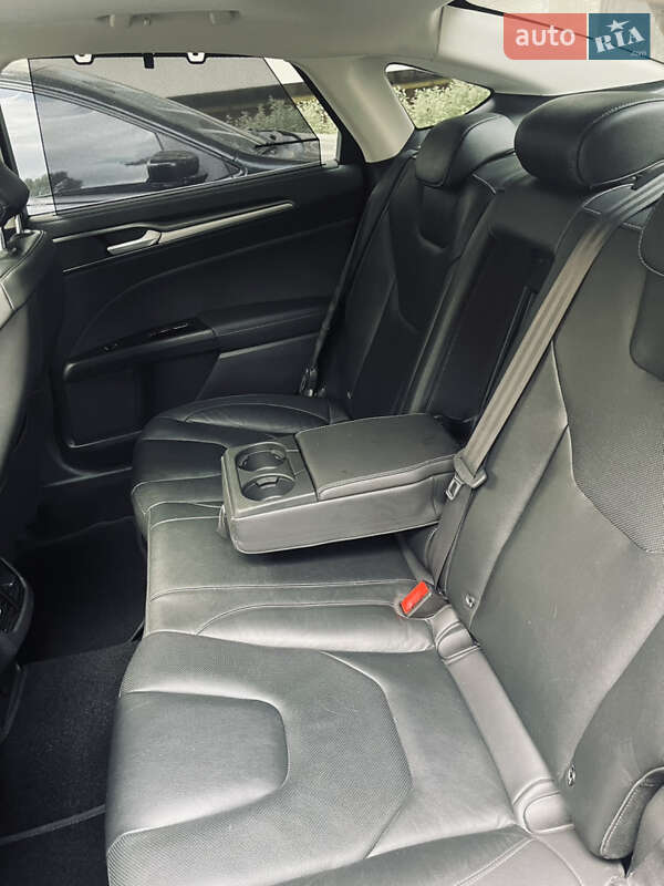 Седан Ford Mondeo 2016 в Киеве