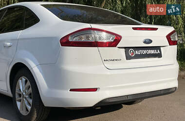 Седан Ford Mondeo 2012 в 