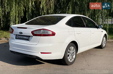 Седан Ford Mondeo 2012 в 