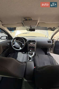 Седан Ford Mondeo 2002 в 