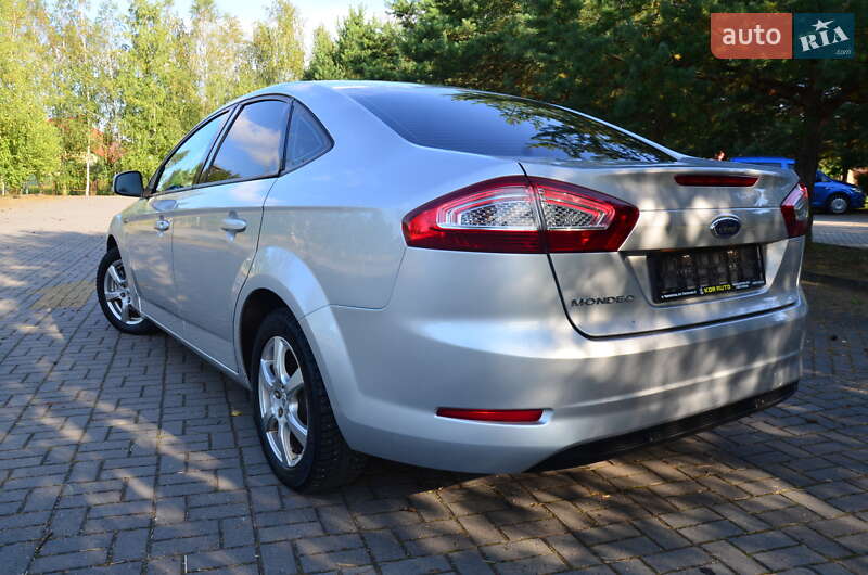 Седан Ford Mondeo 2013 в Дрогобыче
