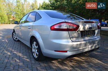 Седан Ford Mondeo 2013 в 