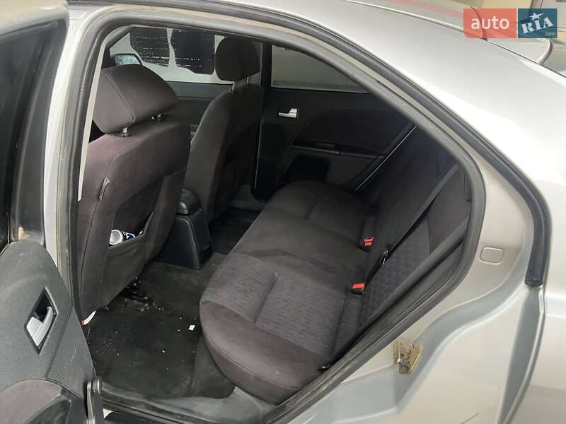 Лифтбек Ford Mondeo 2001 в Черновцах фото 2 Лифтбек Ford Mondeo 2001 в Черновцах