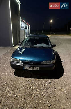 Седан Ford Mondeo 1993 в Городке
