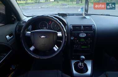 Лифтбек Ford Mondeo 2002 в 
