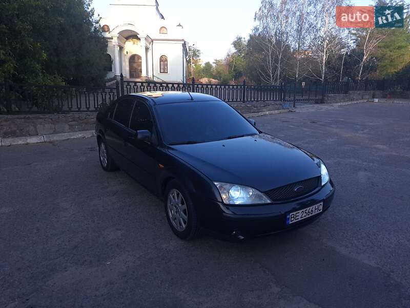 Лифтбек Ford Mondeo 2002 в 