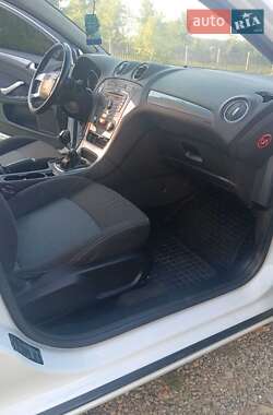 Седан Ford Mondeo 2012 в 