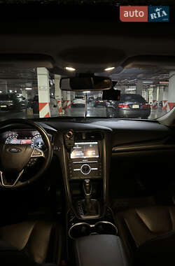 Седан Ford Mondeo 2015 в 