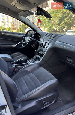 Седан Ford Mondeo 2012 в 