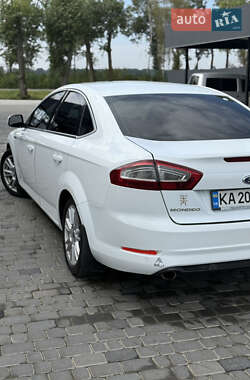 Седан Ford Mondeo 2011 в 