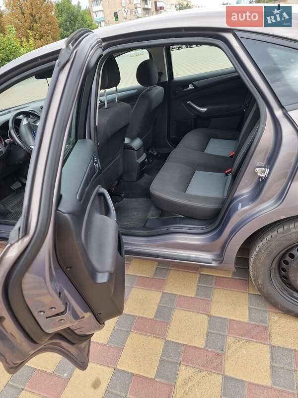 Лифтбек Ford Mondeo 2013 в Гайсине