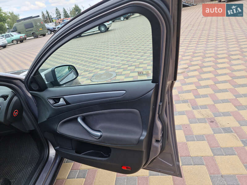 Лифтбек Ford Mondeo 2013 в Гайсине
