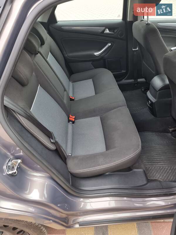 Лифтбек Ford Mondeo 2013 в Гайсине