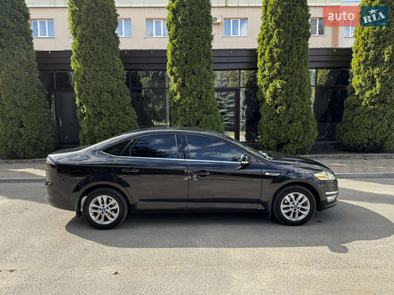 Седан Ford Mondeo 2012 в Краснограде