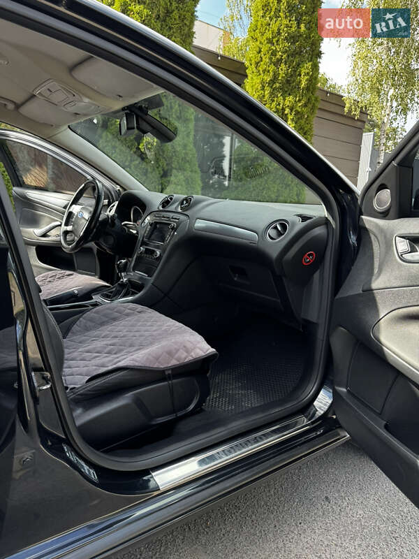 Седан Ford Mondeo 2012 в Краснограде