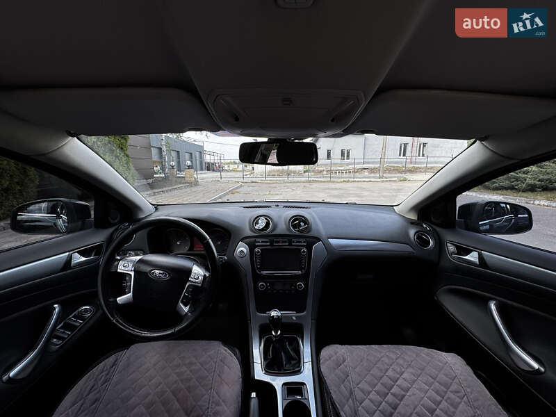Седан Ford Mondeo 2012 в Краснограде