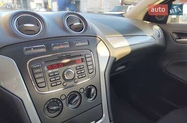 Седан Ford Mondeo 2011 в 