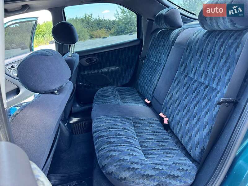 Седан Ford Mondeo 1996 в Хмельницком