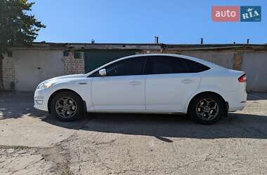 Лифтбек Ford Mondeo 2013 в 