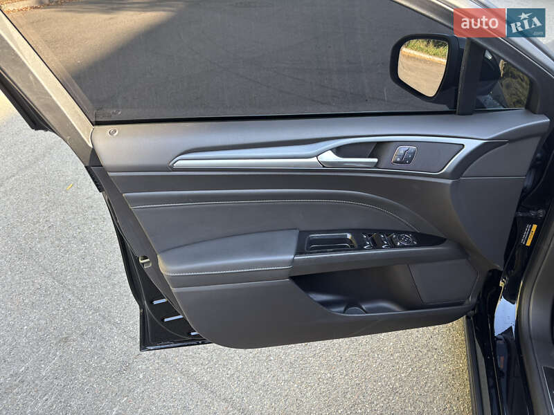 Седан Ford Mondeo 2016 в Киеве