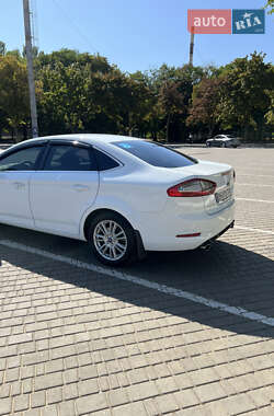 Седан Ford Mondeo 2011 в 
