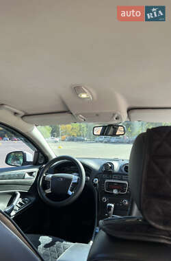 Седан Ford Mondeo 2011 в 