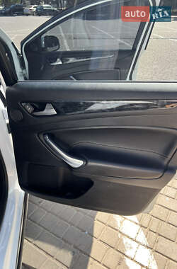 Седан Ford Mondeo 2011 в 