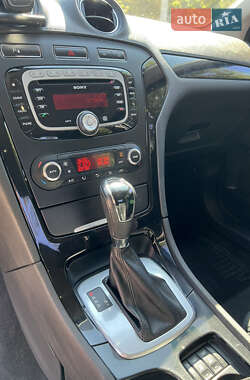 Седан Ford Mondeo 2011 в 
