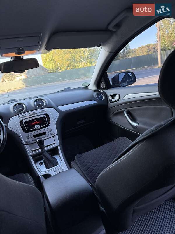 Універсал Ford Mondeo 2010 в Чернівцях