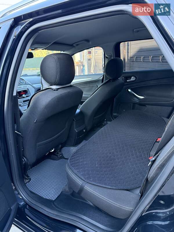 Універсал Ford Mondeo 2010 в Чернівцях