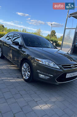 Седан Ford Mondeo 2012 в 