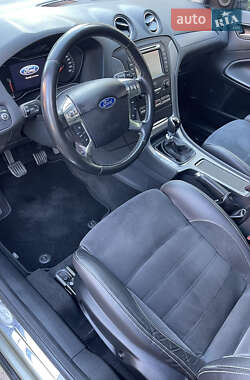 Седан Ford Mondeo 2012 в 