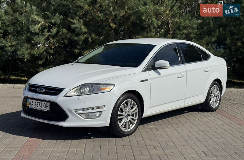 Седан Ford Mondeo 2012 в 