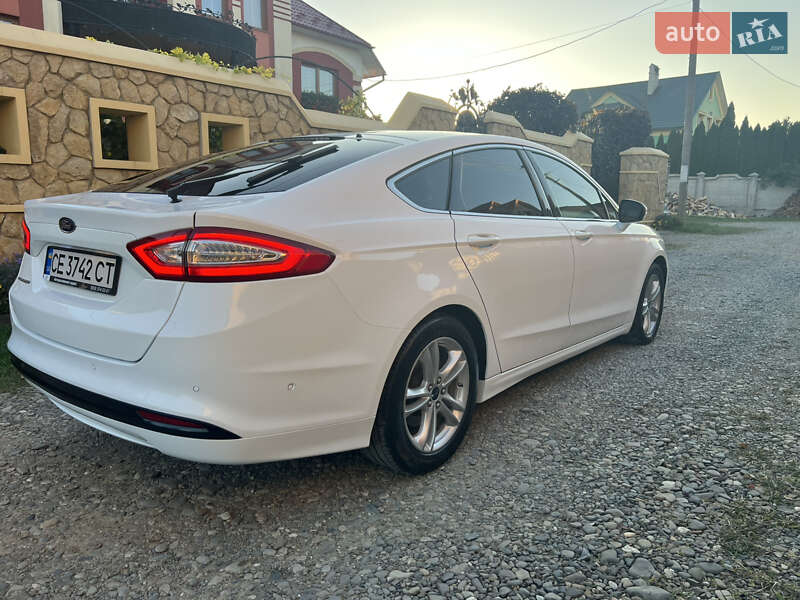 Седан Ford Mondeo 2015 в Черновцах