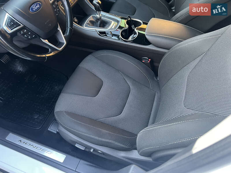 Седан Ford Mondeo 2015 в Черновцах