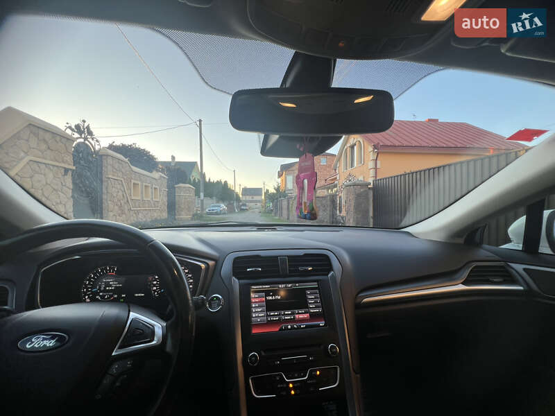 Седан Ford Mondeo 2015 в Черновцах
