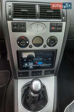 Лифтбек Ford Mondeo 2001 в 