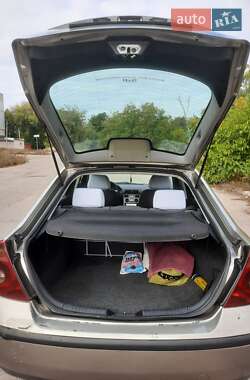 Лифтбек Ford Mondeo 2001 в 