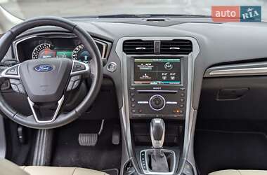 Седан Ford Mondeo 2015 в 