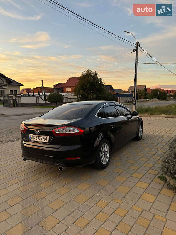 Седан Ford Mondeo 2011 в 