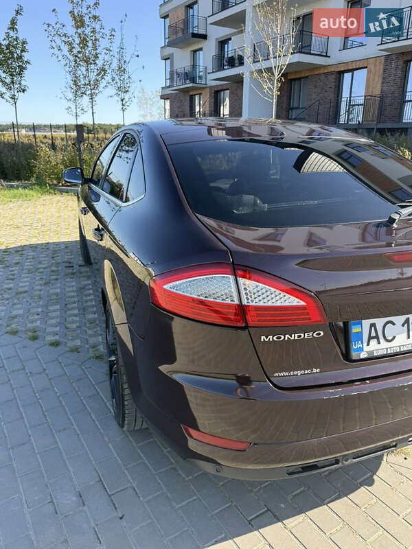 Седан Ford Mondeo 2010 в Луцке