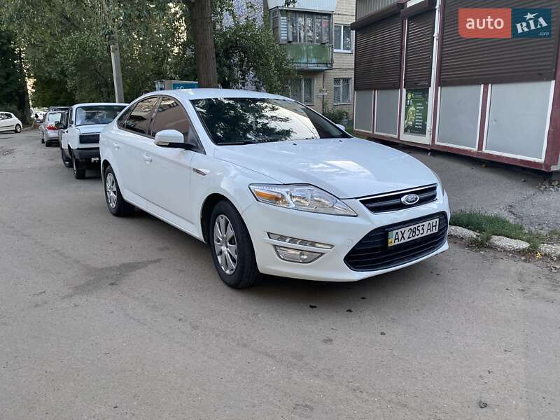 Лифтбек Ford Mondeo 2013 в 