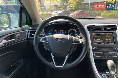 Седан Ford Mondeo 2015 в 