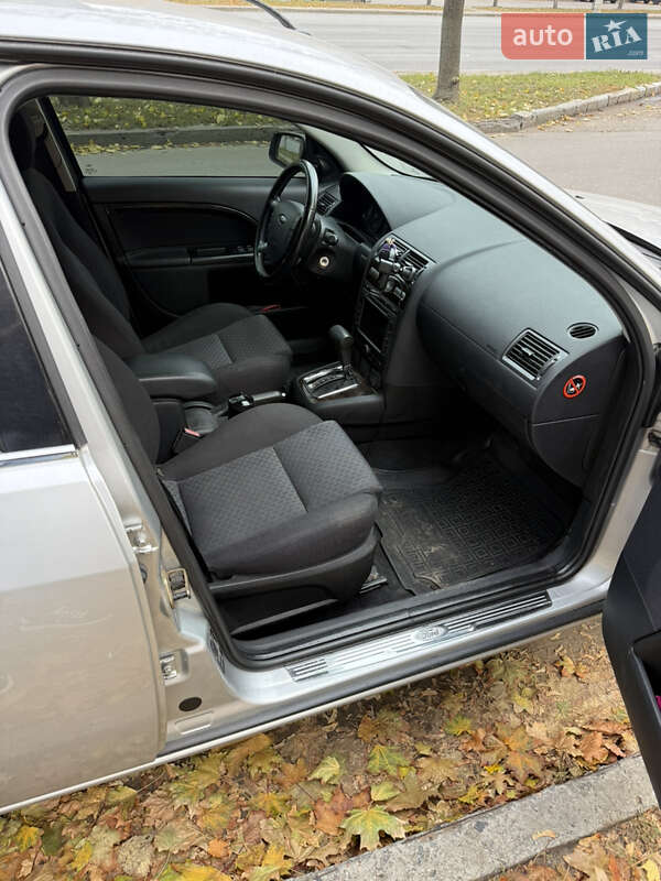 Лифтбек Ford Mondeo 2006 в Сумах