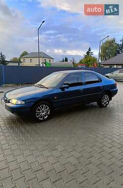 Лифтбек Ford Mondeo 1994 в 
